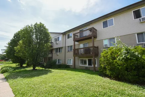655 Deepwoods Dr #3F, Mundelein, IL 60060