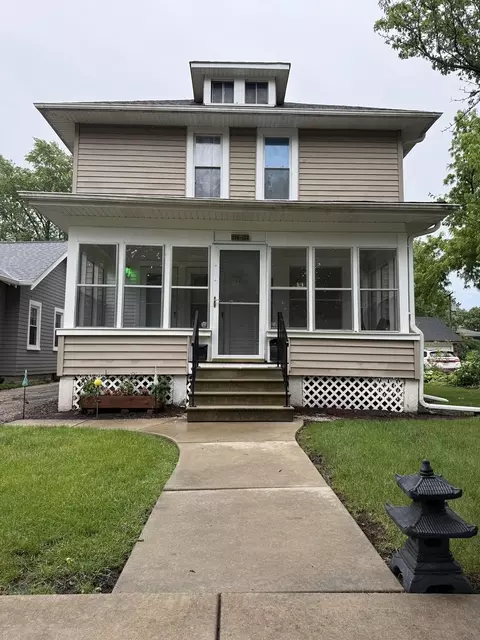 120-122 S Commonwealth Ave, Aurora, IL 60506