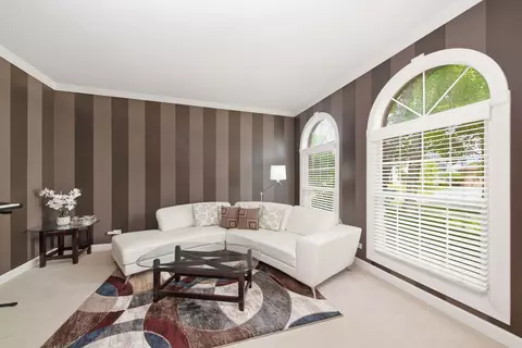 Living - 12758 Barrow Ln, Plainfield, IL 60585 photo 2 of 4