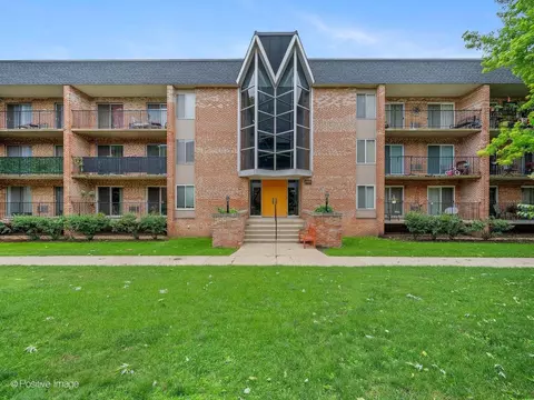 1001 N Mill St #311, Naperville, IL 60563