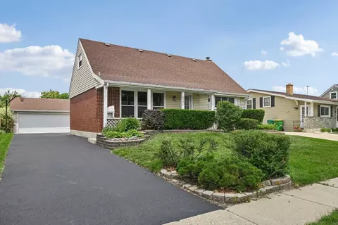 674 Saint Marys Pkwy, Buffalo Grove, IL 60089