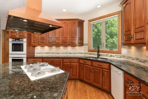 Kitchen - 22625 Marina Dr, Plainfield, IL 60585 photo 6 of 8