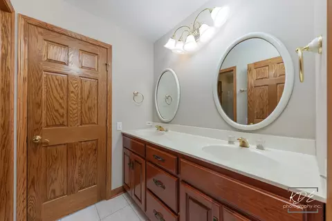 Bath - 22625 Marina Dr, Plainfield, IL 60585 photo 8 of 14