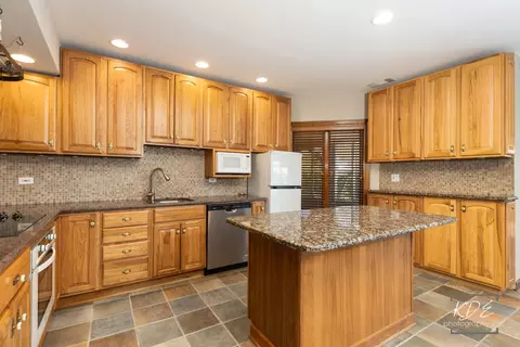 Kitchen - 22625 Marina Dr, Plainfield, IL 60585 photo 7 of 8