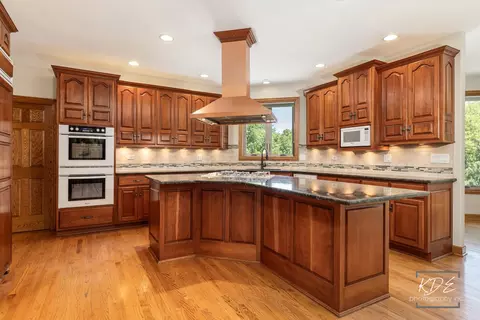 Kitchen - 22625 Marina Dr, Plainfield, IL 60585 photo 5 of 8