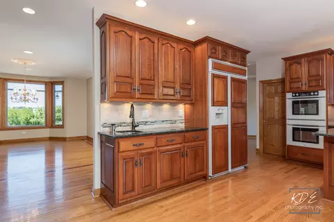 Kitchen - 22625 Marina Dr, Plainfield, IL 60585 photo 4 of 8