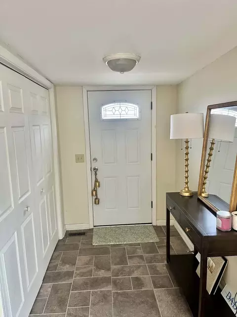 Entry Way - 511 E Herrin St, Herrin, IL 62948 photo 1 of 1