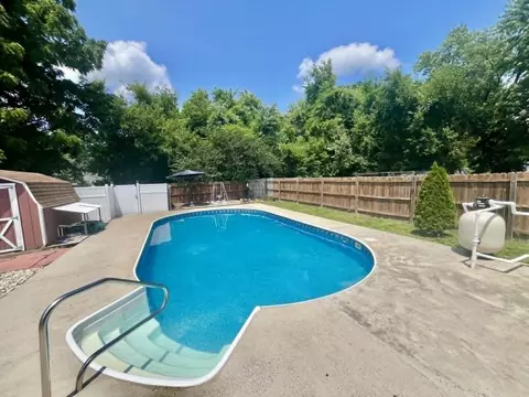 Exterior - 511 E Herrin St, Herrin, IL 62948 photo 3 of 4