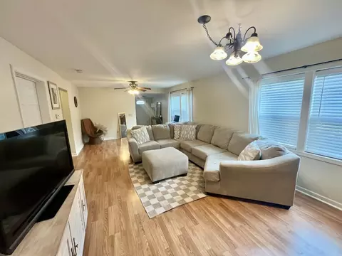 Living - 511 E Herrin St, Herrin, IL 62948 photo 1 of 1