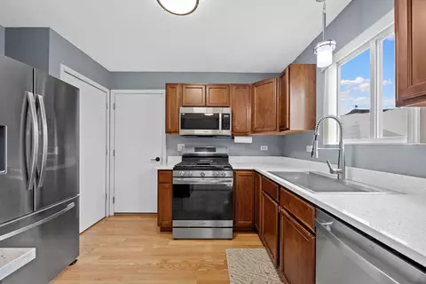 Kitchen - 1802 Blue Ridge Dr, Plainfield, IL 60586 photo 2 of 4