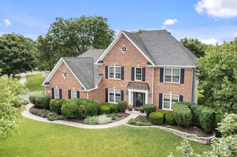 158 Derby Glen Dr, Glen Ellyn, IL 60137