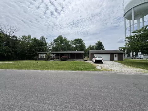112 E 6th St, Staunton, IL 62088