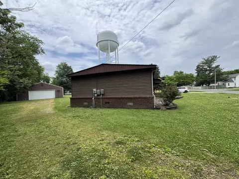 Exterior - 112 E 6th St, Staunton, IL 62088 photo 2 of 4