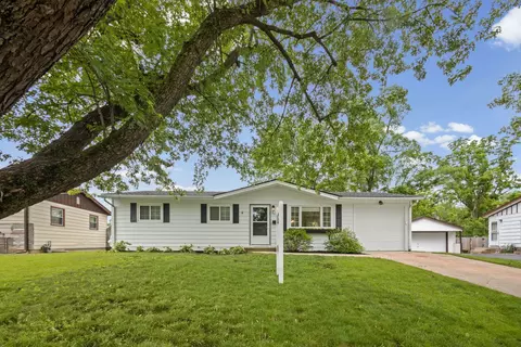 309 Willow Rd, Wauconda, IL 60084