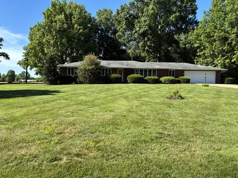 12365 E Lakeview Rd, Mount Vernon, IL 62864