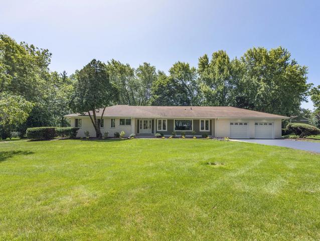 18 Lynn Dr, Hawthorn Woods, IL 60047