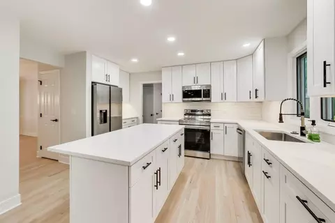 Kitchen - 251 Perth Rd, Cary, IL 60013 photo 2 of 2