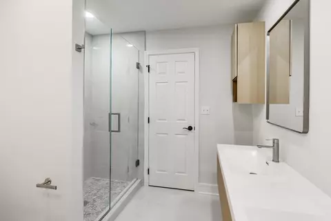 Bath - 251 Perth Rd, Cary, IL 60013 photo 3 of 3