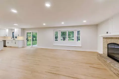 Living - 251 Perth Rd, Cary, IL 60013 photo 2 of 2