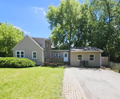 611 Golfview Dr, Round Lake Beach, IL 60073