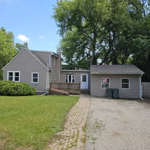 611 Golfview Dr, Round Lake Beach, IL 60073