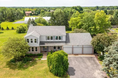 913 Cherokee Ct, Lake Villa, IL 60046