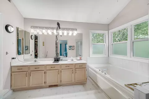 Bath - 1940 Waverly Ln, Algonquin, IL 60102 photo 1 of 4