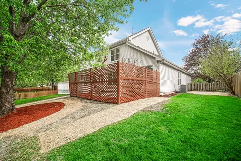 Exterior - 1940 Waverly Ln, Algonquin, IL 60102 photo 5 of 6