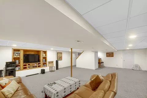 Living - 1940 Waverly Ln, Algonquin, IL 60102 photo 4 of 4