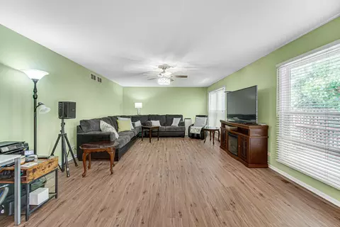 Living - 1940 Waverly Ln, Algonquin, IL 60102 photo 1 of 4