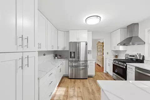 Kitchen - 4310 Forest Glen Dr, Hoffman Estates, IL 60192 photo 2 of 2