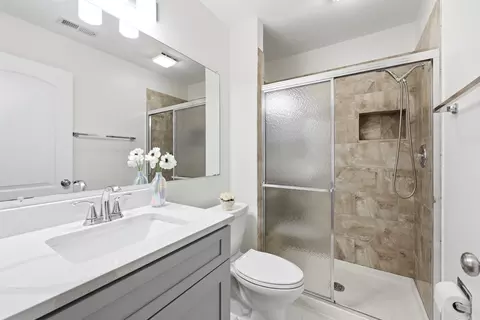 Bath - 4310 Forest Glen Dr, Hoffman Estates, IL 60192 photo 2 of 3