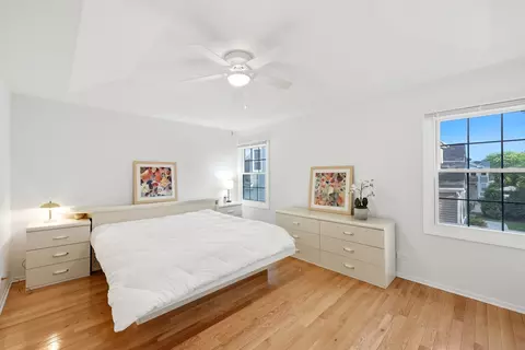 Bedroom - 4310 Forest Glen Dr, Hoffman Estates, IL 60192 photo 1 of 6