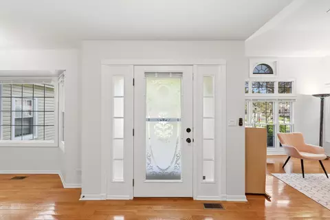 Entry Way - 4310 Forest Glen Dr, Hoffman Estates, IL 60192 photo 1 of 3