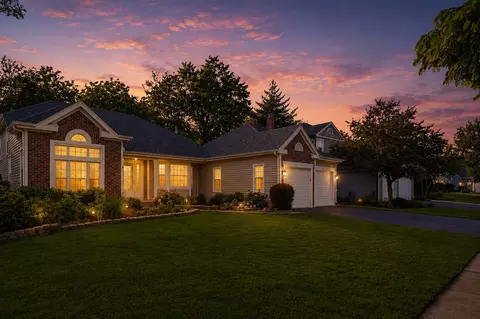 Exterior - 4310 Forest Glen Dr, Hoffman Estates, IL 60192 photo 2 of 5