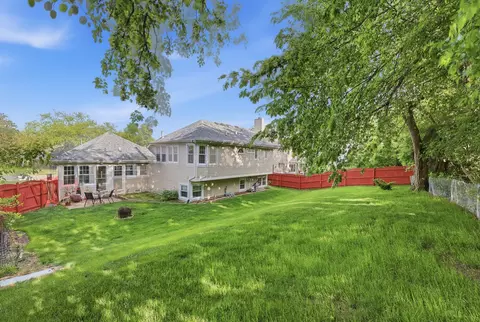 Exterior - 4310 Forest Glen Dr, Hoffman Estates, IL 60192 photo 4 of 5