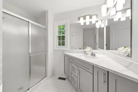 Bath - 4310 Forest Glen Dr, Hoffman Estates, IL 60192 photo 1 of 3