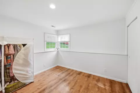 Bedroom - 4310 Forest Glen Dr, Hoffman Estates, IL 60192 photo 6 of 6