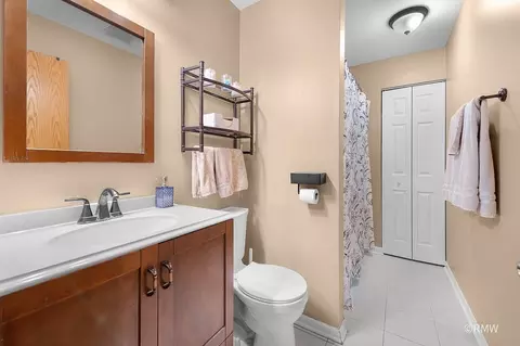 Bath - 922 Capistrano Ter, Bartlett, IL 60103 photo 1 of 2