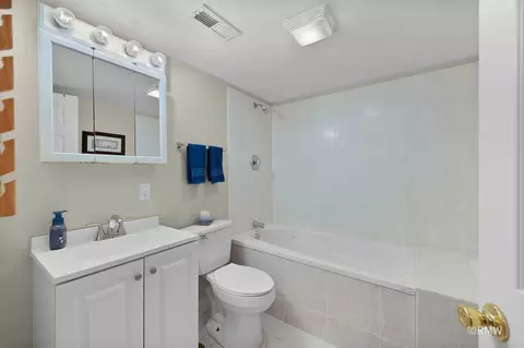 Bath - 922 Capistrano Ter, Bartlett, IL 60103 photo 2 of 2