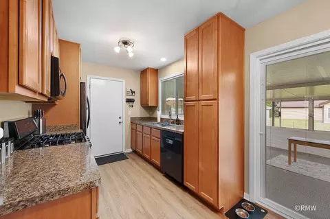 Kitchen - 922 Capistrano Ter, Bartlett, IL 60103 photo 1 of 2