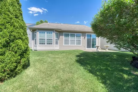Exterior - 2886 Edgewater Dr, Elgin, IL 60124 photo 4 of 5