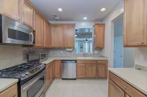 Kitchen - 2886 Edgewater Dr, Elgin, IL 60124 photo 5 of 5