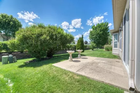 Exterior - 2886 Edgewater Dr, Elgin, IL 60124 photo 3 of 5