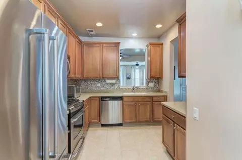 Kitchen - 2886 Edgewater Dr, Elgin, IL 60124 photo 4 of 5