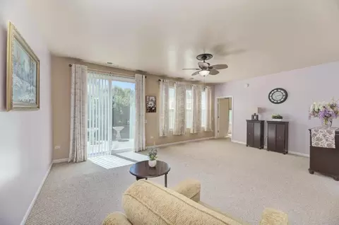 Living - 2886 Edgewater Dr, Elgin, IL 60124 photo 2 of 4