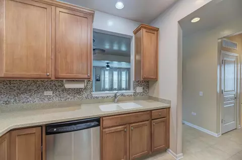 Kitchen - 2886 Edgewater Dr, Elgin, IL 60124 photo 2 of 5