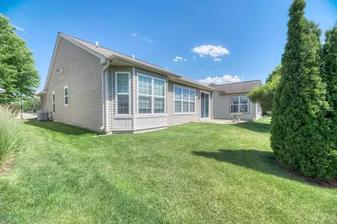 Exterior - 2886 Edgewater Dr, Elgin, IL 60124 photo 5 of 5