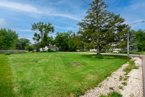 25063 W 3rd St, Antioch, IL 60002