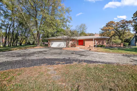 1305 Oaktree Ln, Kankakee, IL 60901 photo 2